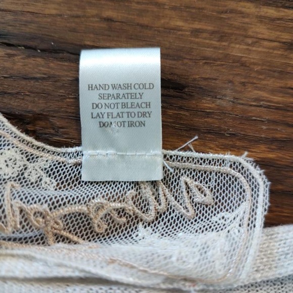 Nick and Nora size Large sweater Woman’s white crocheted with decorative flower. - Picture 6 of 8